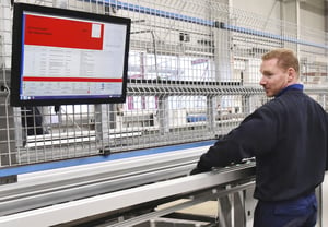 Monitors instead of paper: A+W Cantor CIM screens show the machine operator all necessary data.